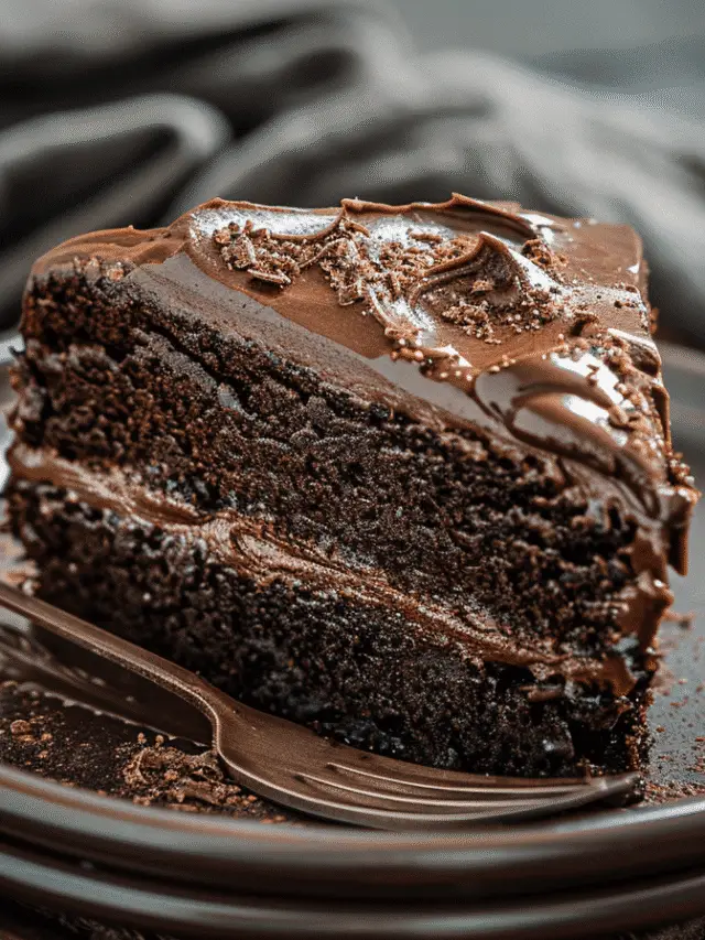 Chocolate Fudge Cake with Chocolate Cream Frosting: My Mom’s Sunday Secret